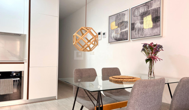 Odsprzedaż - Mieszkanie w bloku - Torrevieja - Playa del Cura