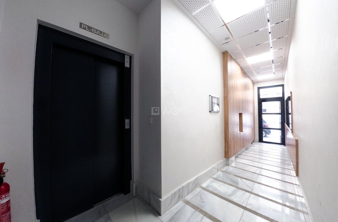 Odsprzedaż - Mieszkanie w bloku - Torrevieja - Playa del Cura