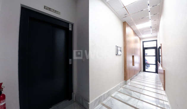 Odsprzedaż - Mieszkanie w bloku - Torrevieja - Playa del Cura