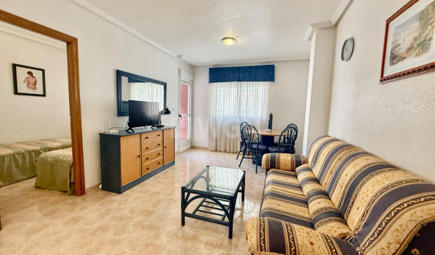 Odsprzedaż - Mieszkanie w bloku - Torrevieja - Centro