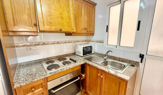 Odsprzedaż - Mieszkanie w bloku - Torrevieja - Centro