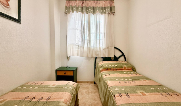 Odsprzedaż - Mieszkanie w bloku - Torrevieja - Centro