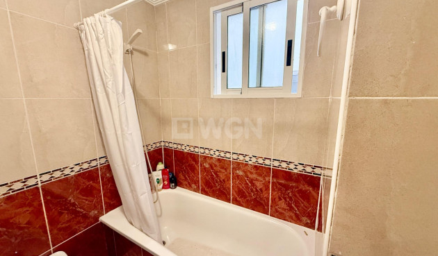 Odsprzedaż - Mieszkanie w bloku - Torrevieja - Centro