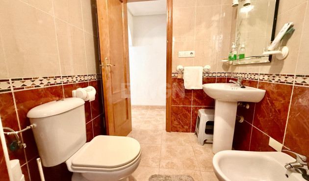 Odsprzedaż - Mieszkanie w bloku - Torrevieja - Centro