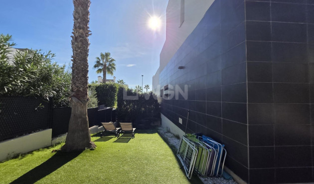 Resale - Villa - Orihuela Costa - Villamartín