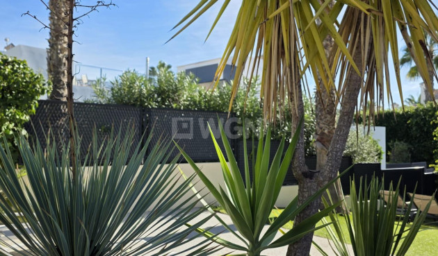 Resale - Villa - Orihuela Costa - Villamartín