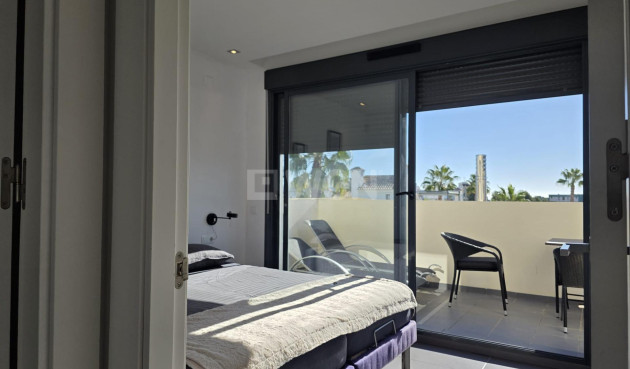 Resale - Villa - Orihuela Costa - Villamartín