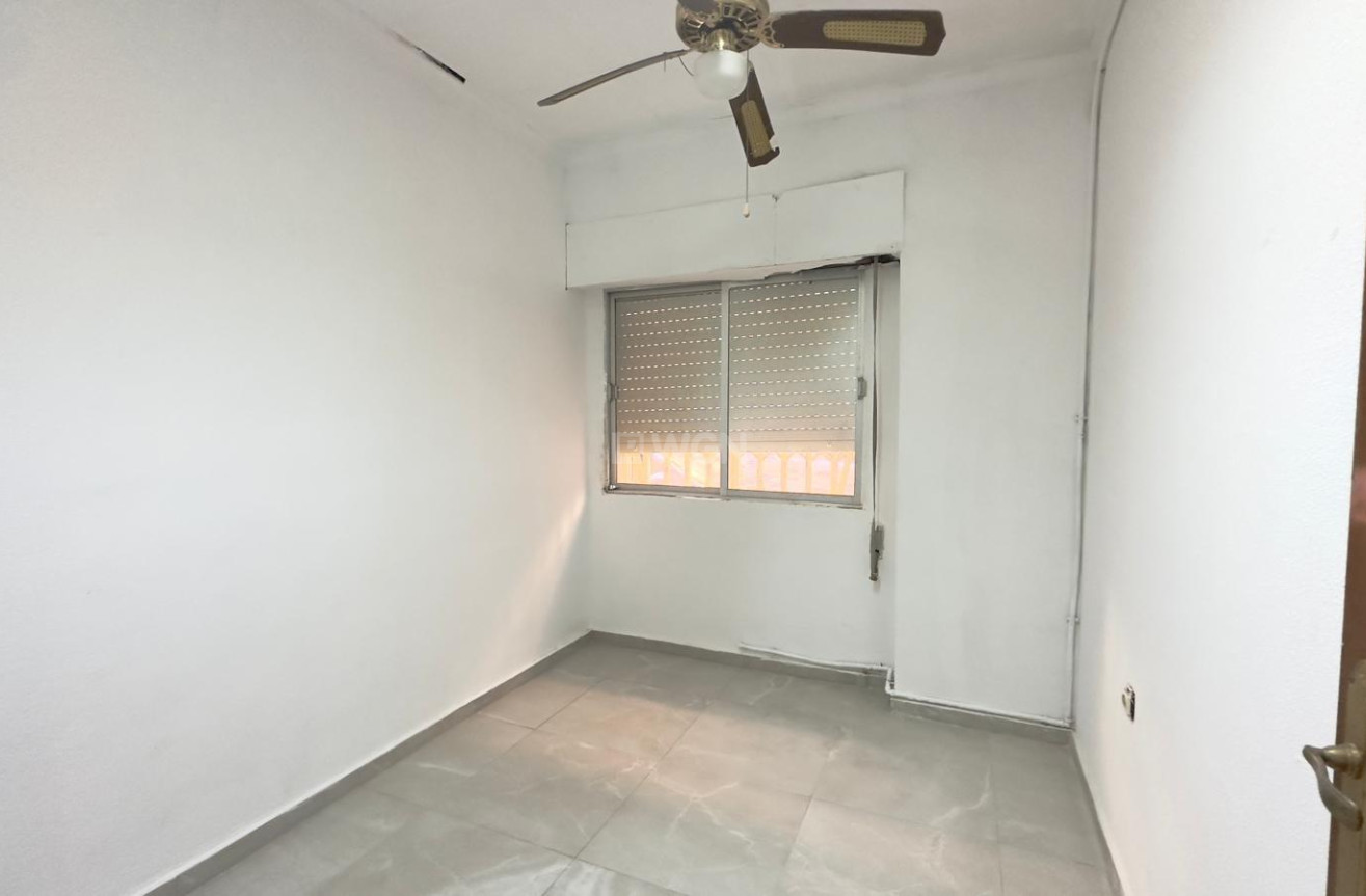 Resale - Apartment / flat - Torrevieja - Centro