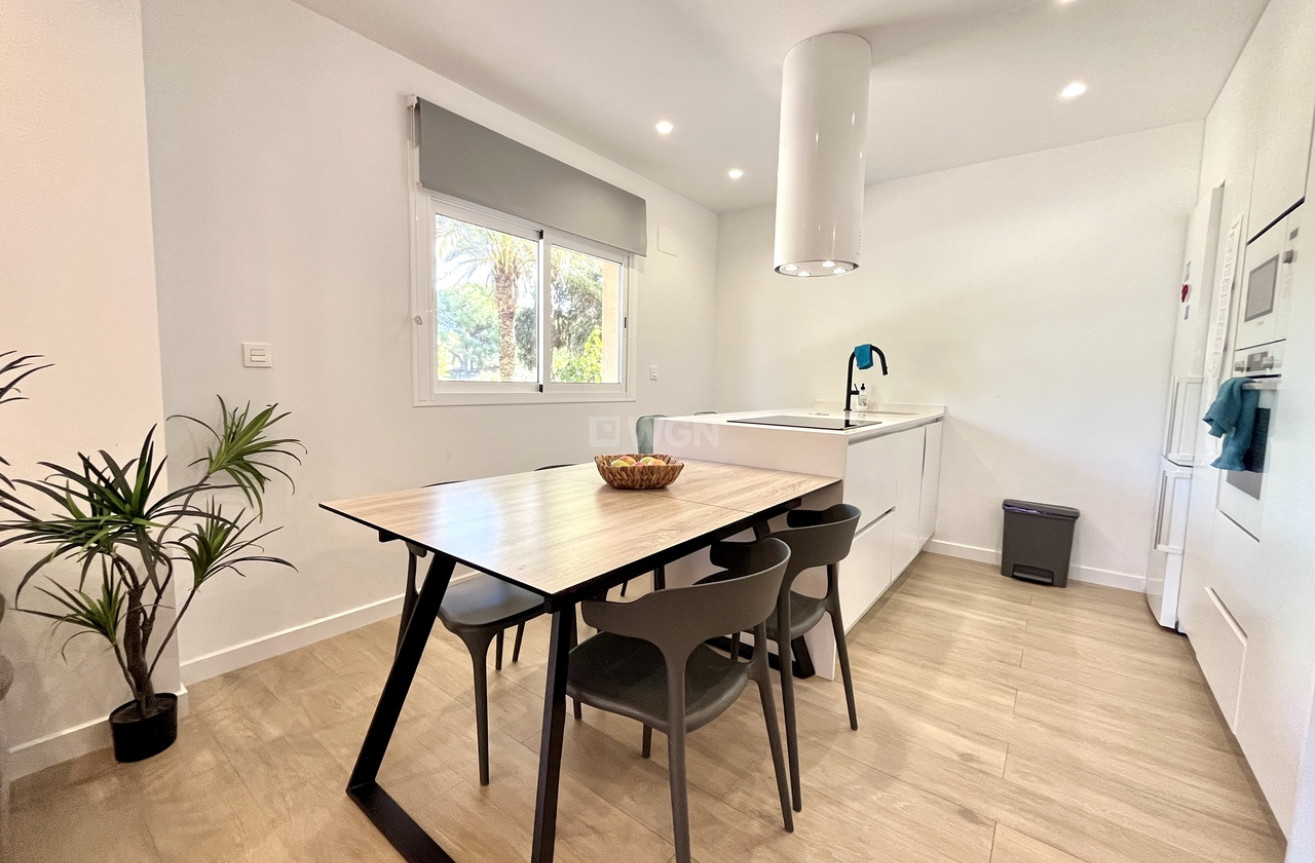 Odsprzedaż - Mieszkanie w bloku - La Mata - Costa Blanca