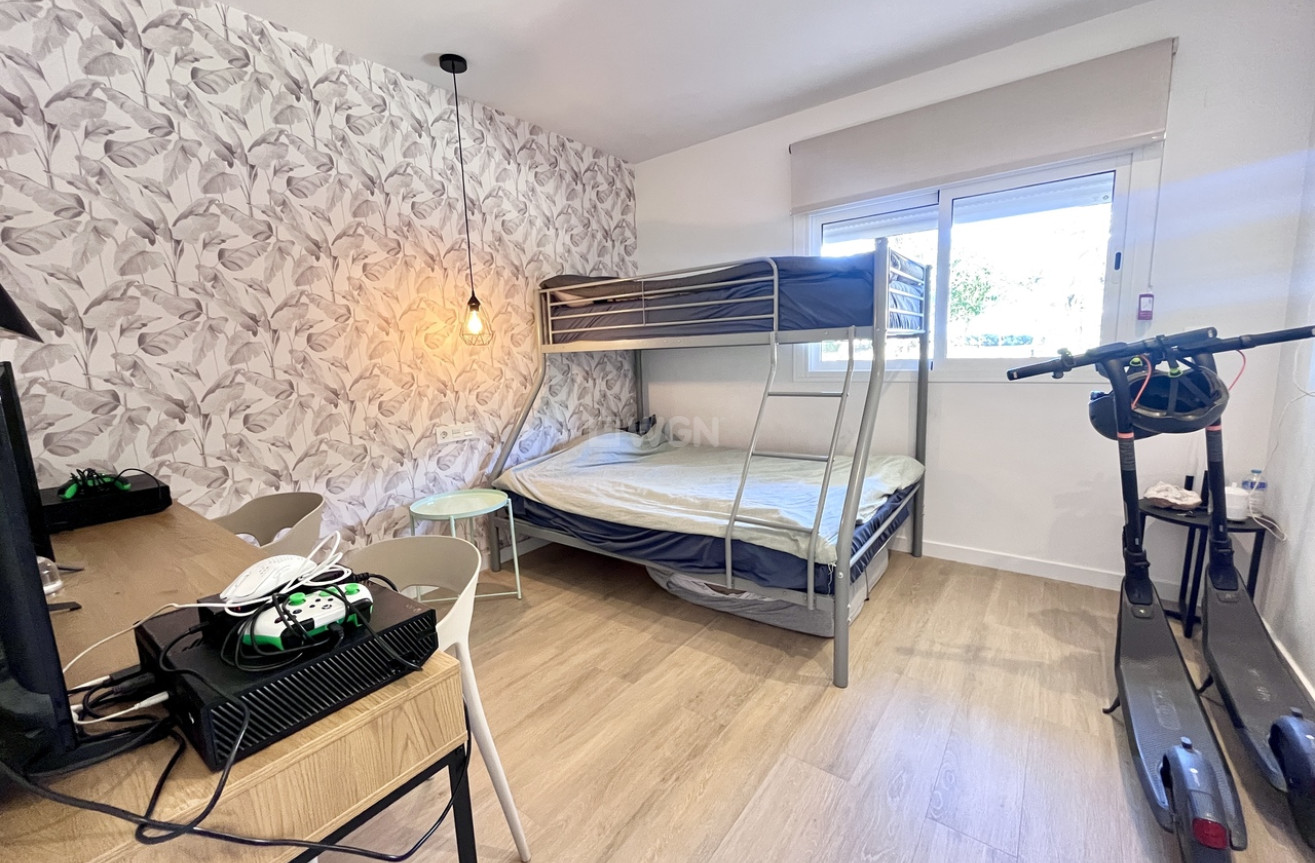 Odsprzedaż - Mieszkanie w bloku - La Mata - Costa Blanca