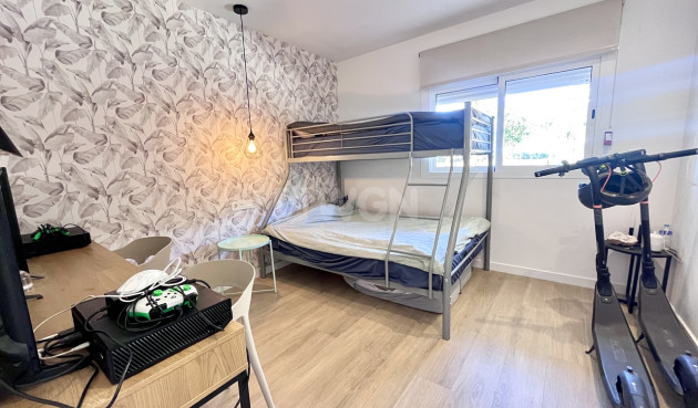 Odsprzedaż - Mieszkanie w bloku - La Mata - Costa Blanca