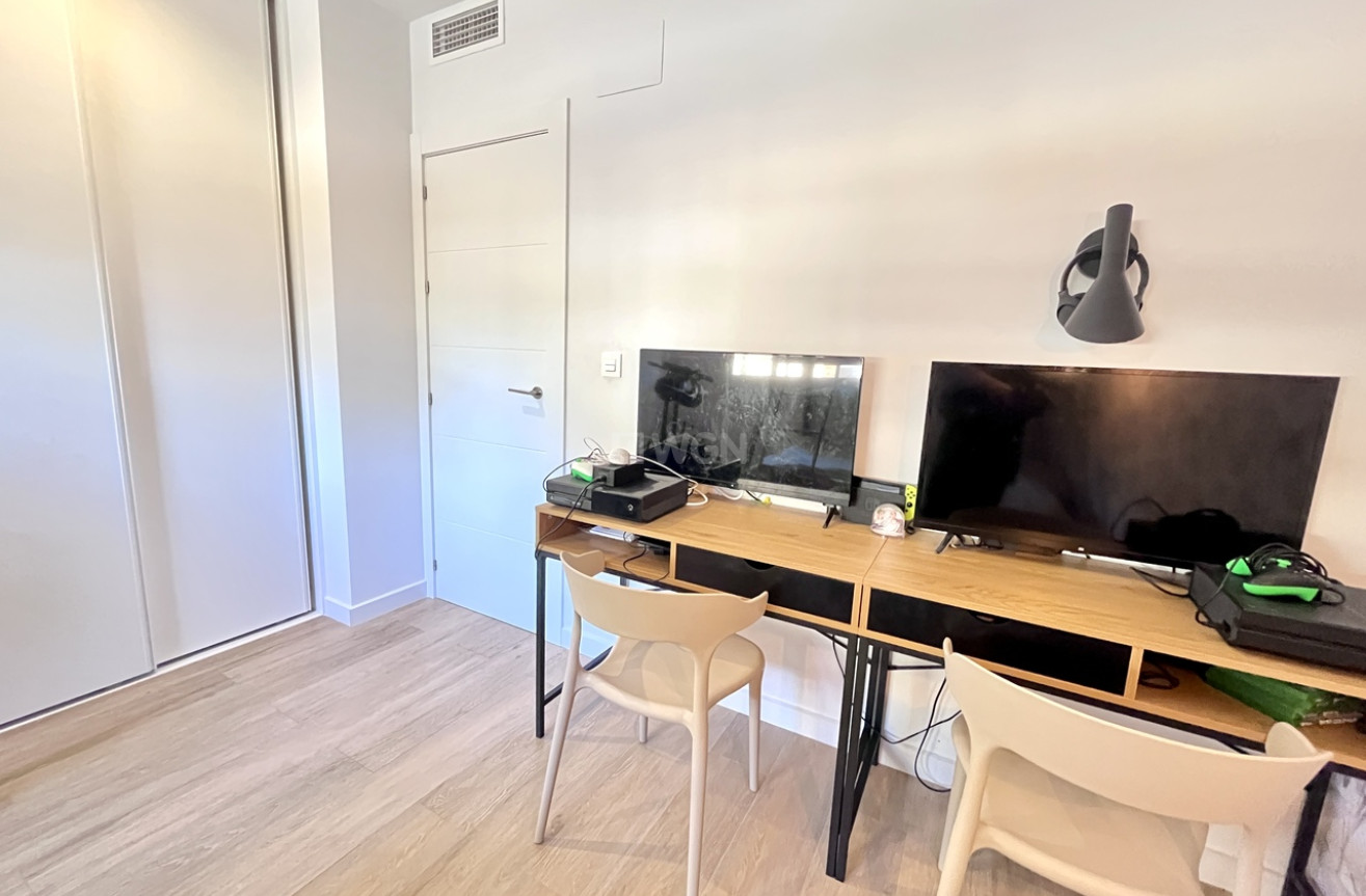 Odsprzedaż - Mieszkanie w bloku - La Mata - Costa Blanca