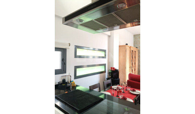 Odsprzedaż - Kamienica - Villamartin - Costa Blanca