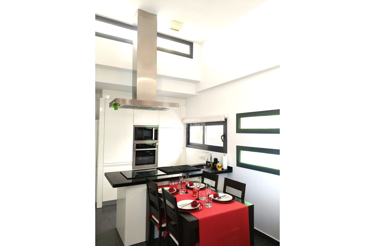 Odsprzedaż - Kamienica - Villamartin - Costa Blanca