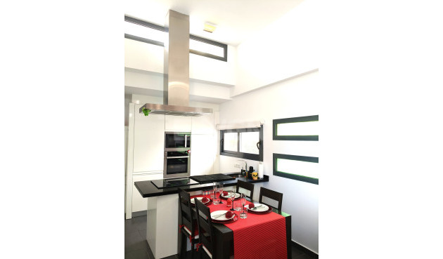 Odsprzedaż - Kamienica - Villamartin - Costa Blanca