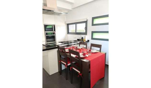 Odsprzedaż - Kamienica - Villamartin - Costa Blanca