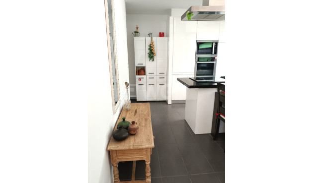 Odsprzedaż - Kamienica - Villamartin - Costa Blanca