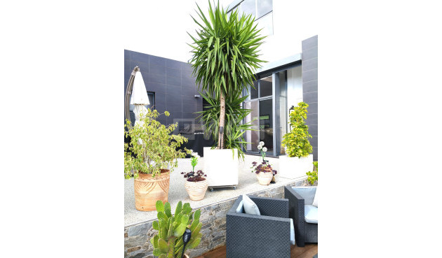 Odsprzedaż - Kamienica - Villamartin - Costa Blanca