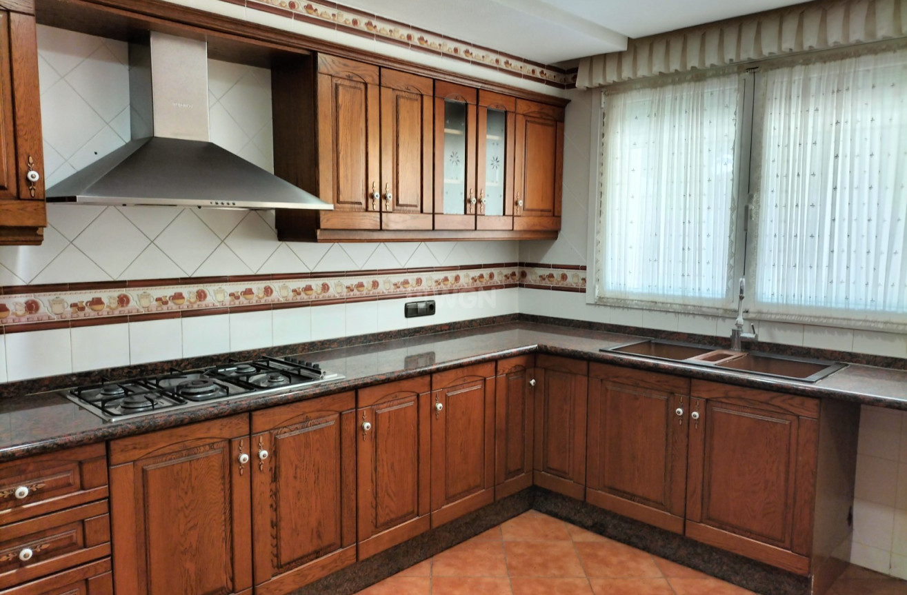 Odsprzedaż - Villa - Elda - Inland