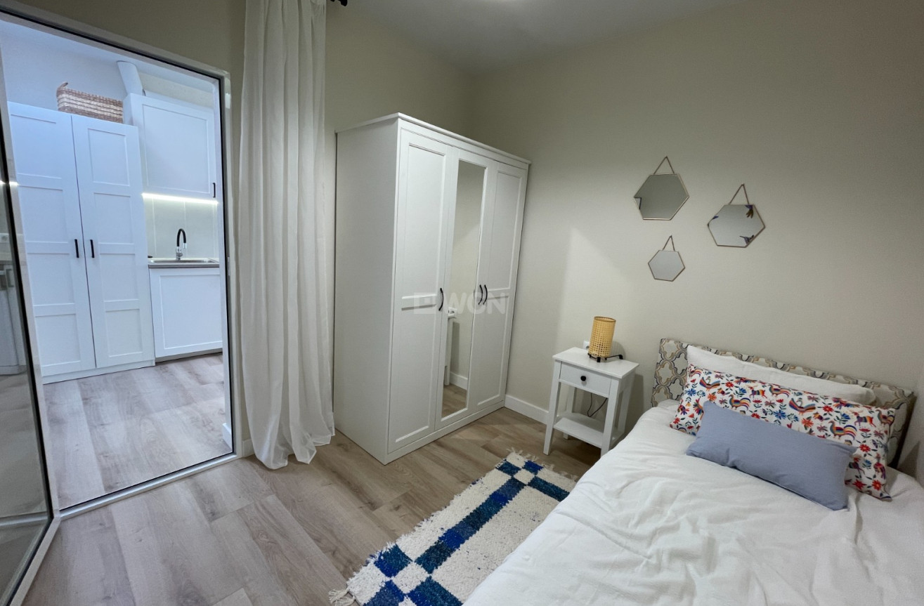 Odsprzedaż - Kamienica - Torrevieja - Costa Blanca