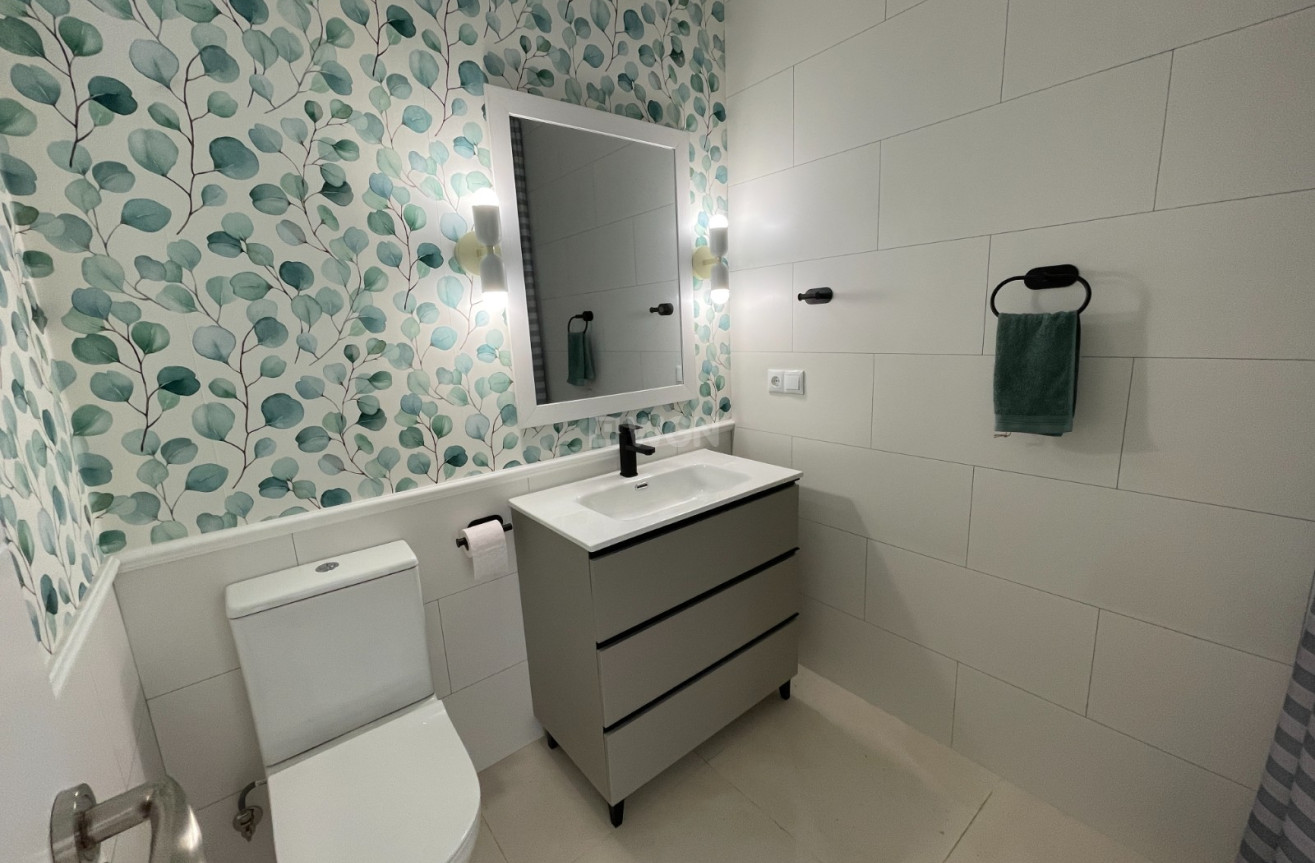 Odsprzedaż - Kamienica - Torrevieja - Costa Blanca