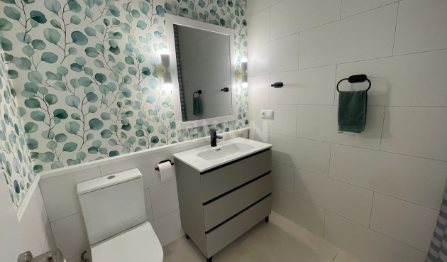 Odsprzedaż - Kamienica - Torrevieja - Costa Blanca