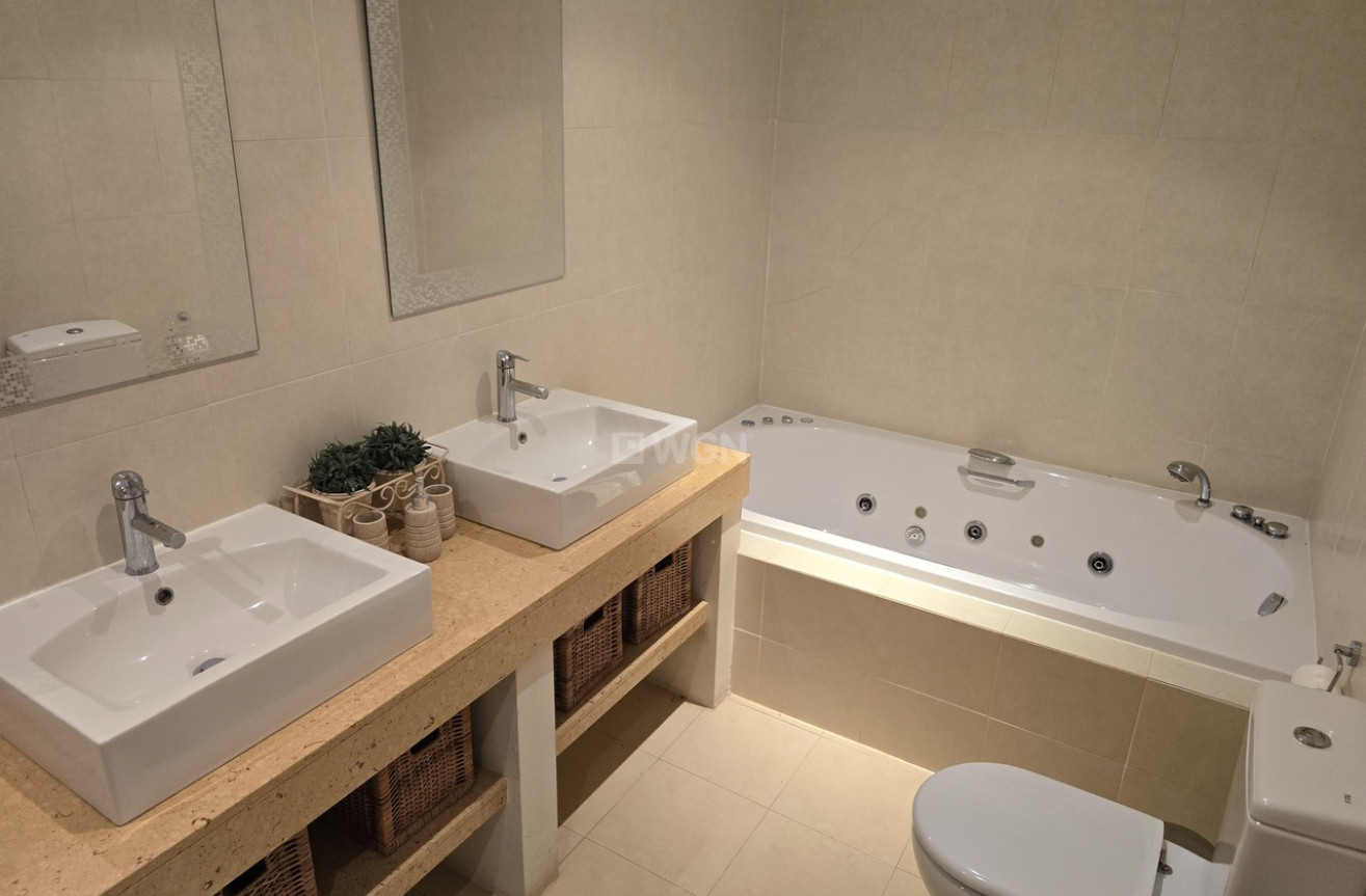 Odsprzedaż - Villa - Vinuela - Inland