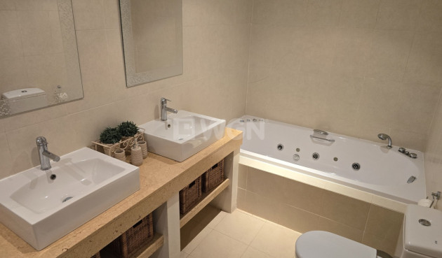 Odsprzedaż - Villa - Vinuela - Inland