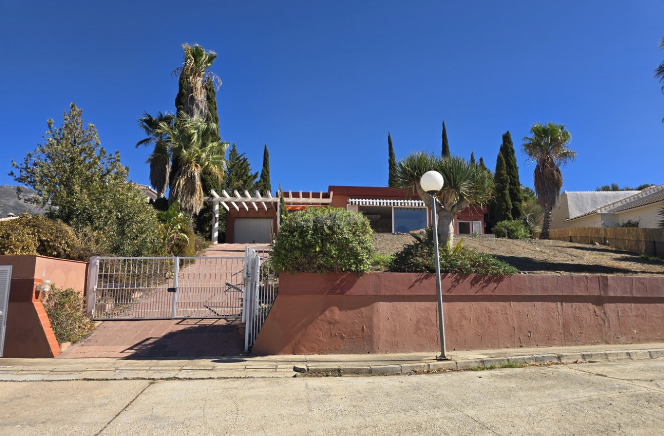 Odsprzedaż - Villa - Alcaucín - Inland