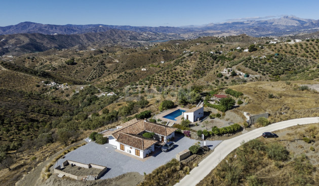 Resale - Villa - Canillas de Aceituno - Inland
