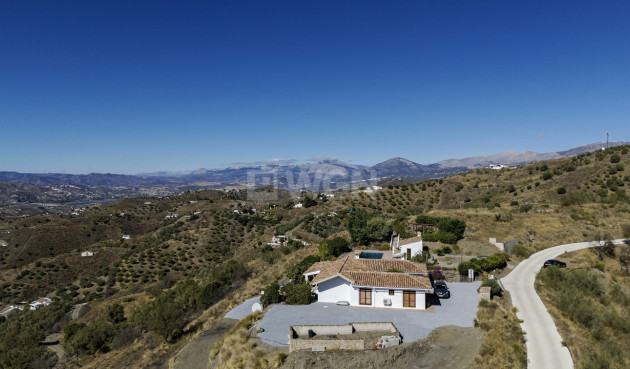 Resale - Villa - Canillas de Aceituno - Inland
