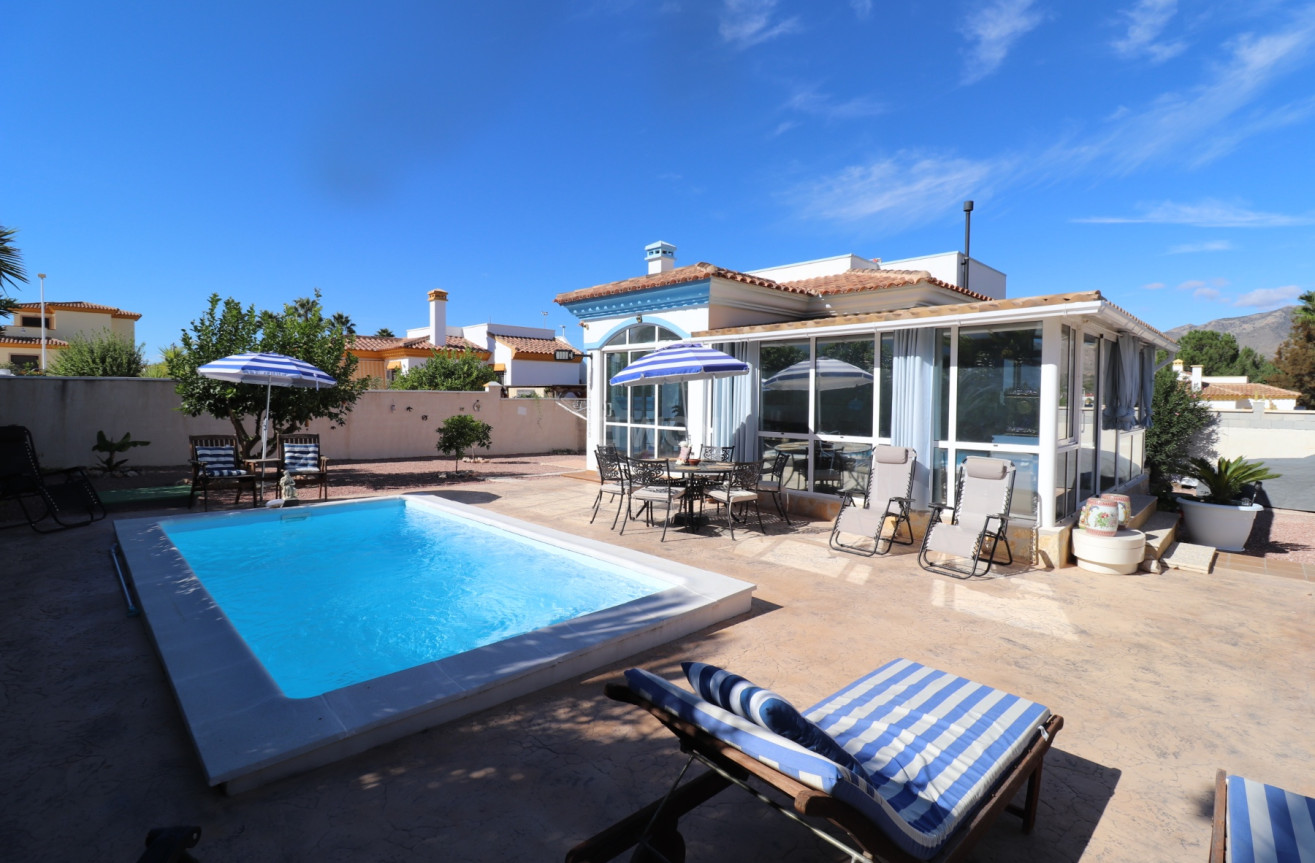 Odsprzedaż - Villa - Hondón de las Nieves - Inland