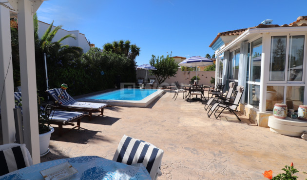 Odsprzedaż - Villa - Hondón de las Nieves - Inland