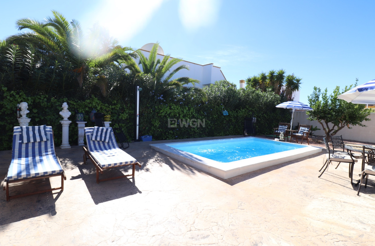 Odsprzedaż - Villa - Hondón de las Nieves - Inland