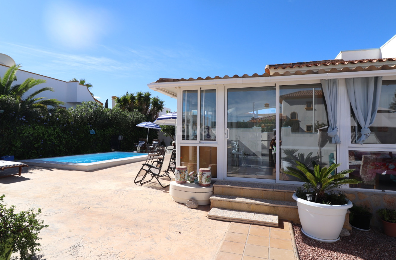 Odsprzedaż - Villa - Hondón de las Nieves - Inland