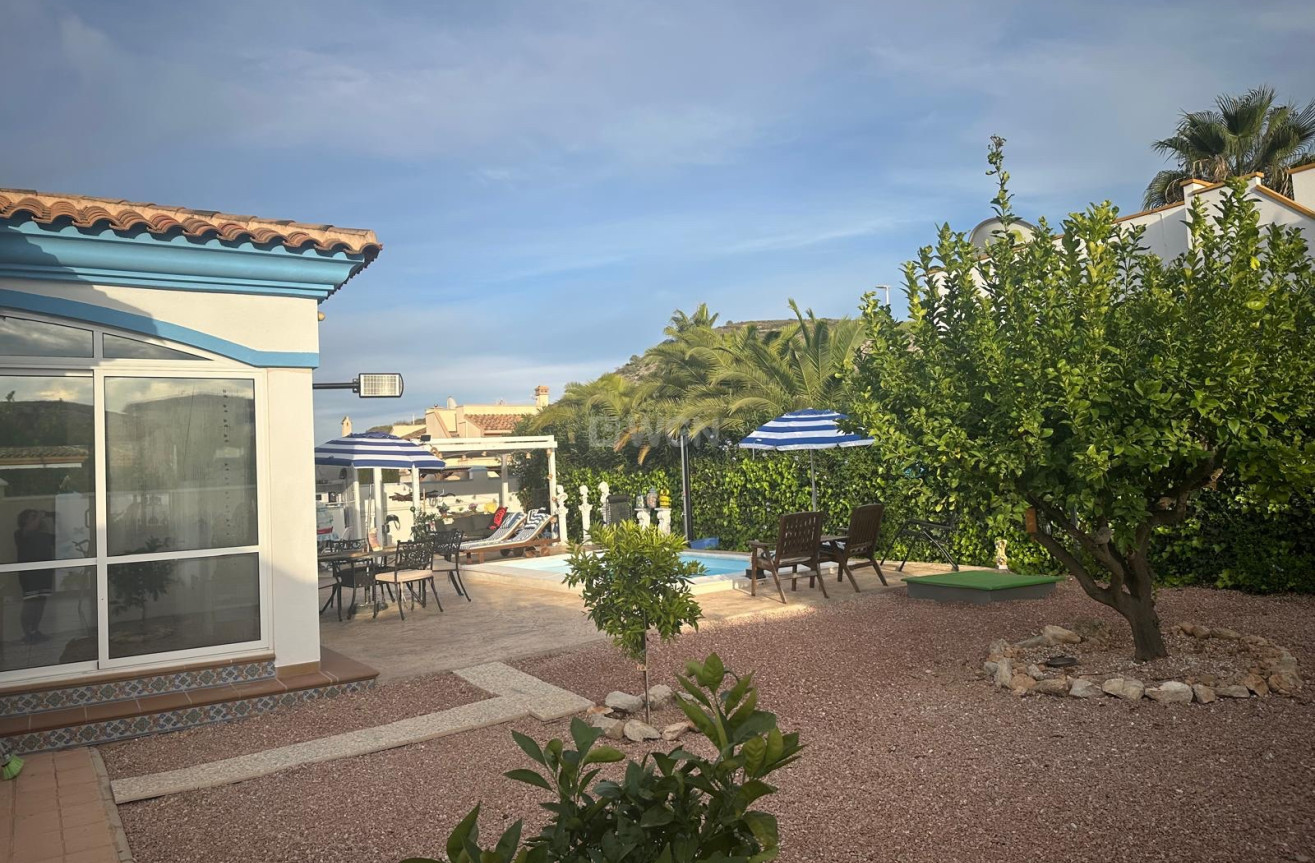 Odsprzedaż - Villa - Hondón de las Nieves - Inland