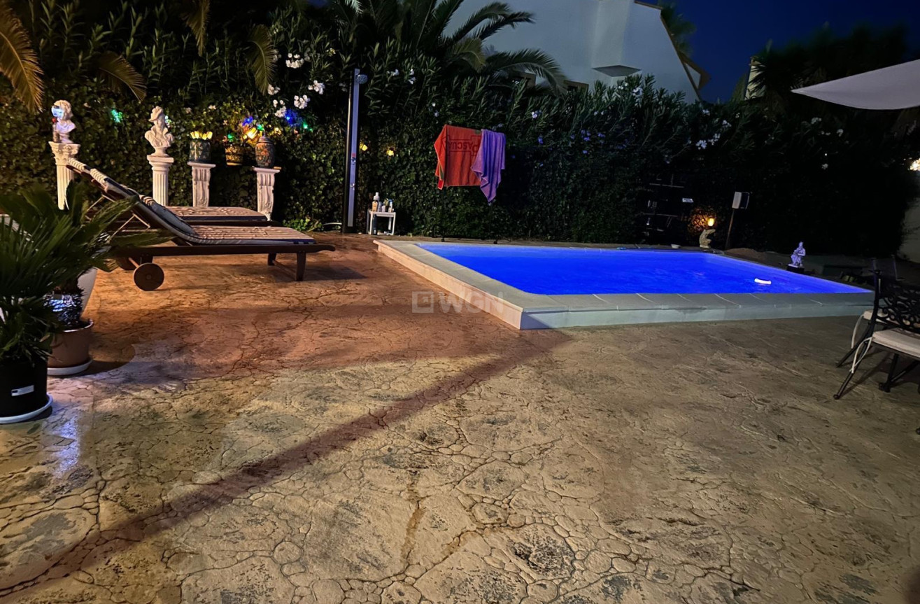 Odsprzedaż - Villa - Hondón de las Nieves - Inland