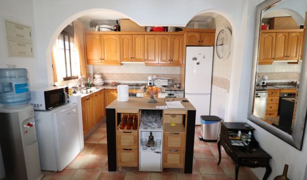 Odsprzedaż - Villa - Hondón de las Nieves - Inland