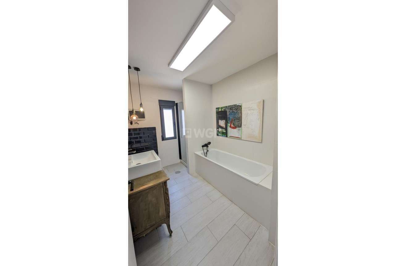 Odsprzedaż - Villa - Lo Pagan - LA PUNTICA