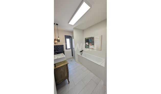 Odsprzedaż - Villa - Lo Pagan - LA PUNTICA