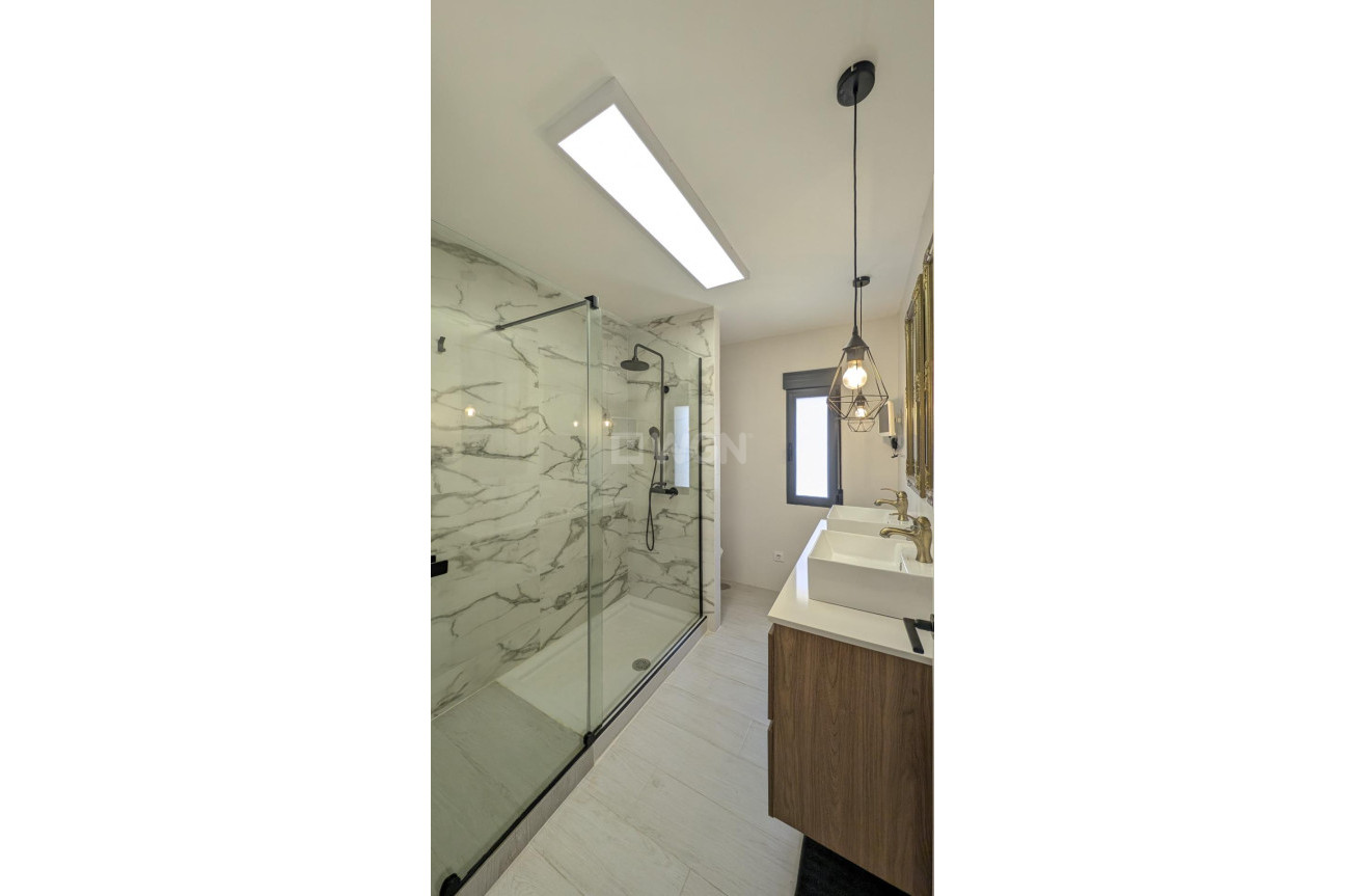 Odsprzedaż - Villa - Lo Pagan - LA PUNTICA