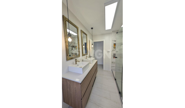 Odsprzedaż - Villa - Lo Pagan - LA PUNTICA