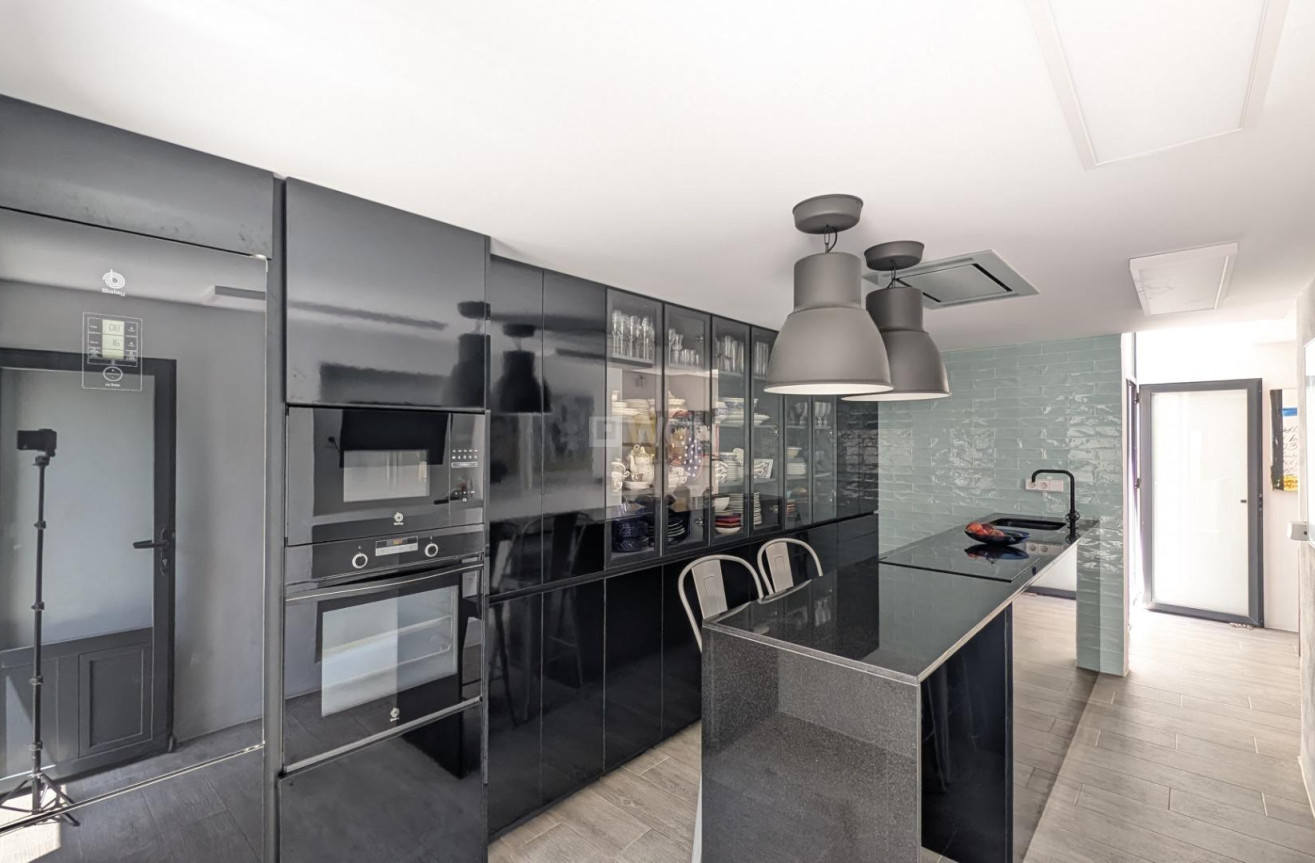 Odsprzedaż - Villa - Lo Pagan - LA PUNTICA