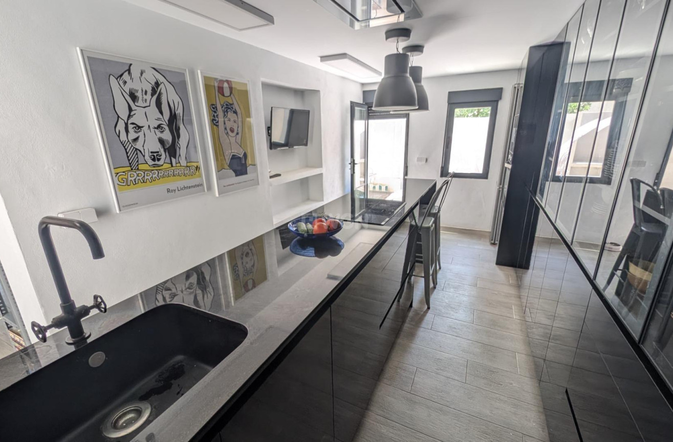 Odsprzedaż - Villa - Lo Pagan - LA PUNTICA