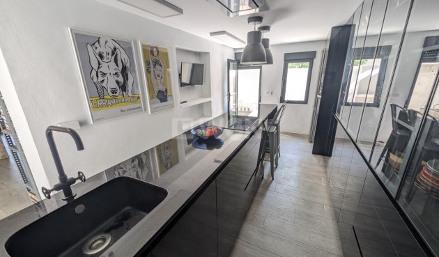 Odsprzedaż - Villa - Lo Pagan - LA PUNTICA