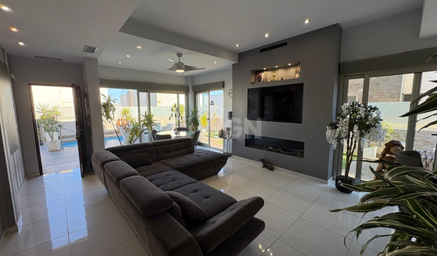 Resale - Villa - Orihuela Costa - Costa Blanca