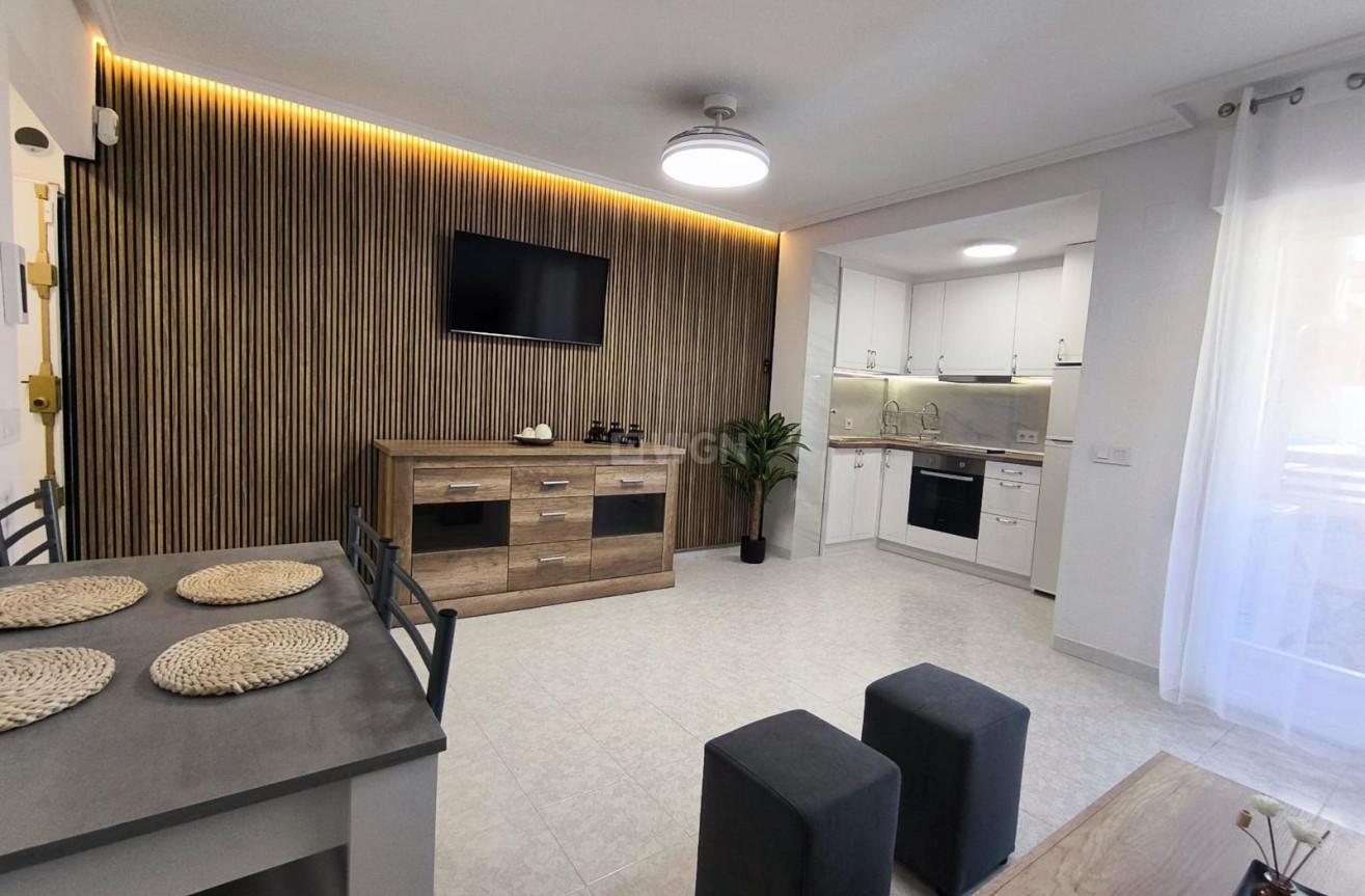 Odsprzedaż - Mieszkanie w bloku - Torrevieja - El Molino