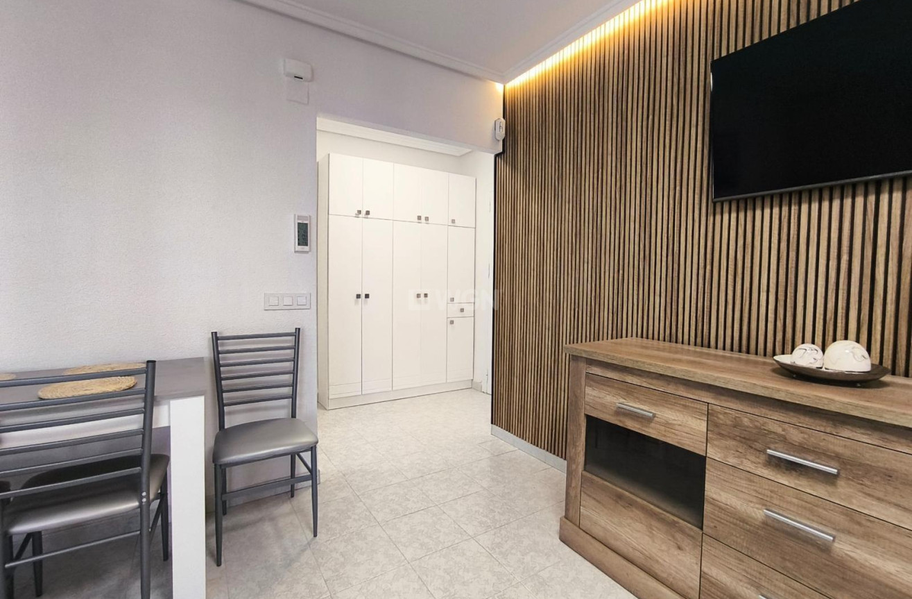 Odsprzedaż - Mieszkanie w bloku - Torrevieja - El Molino