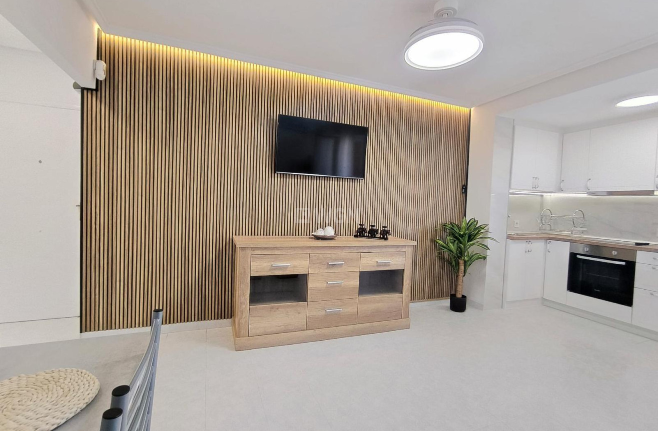 Odsprzedaż - Mieszkanie w bloku - Torrevieja - El Molino