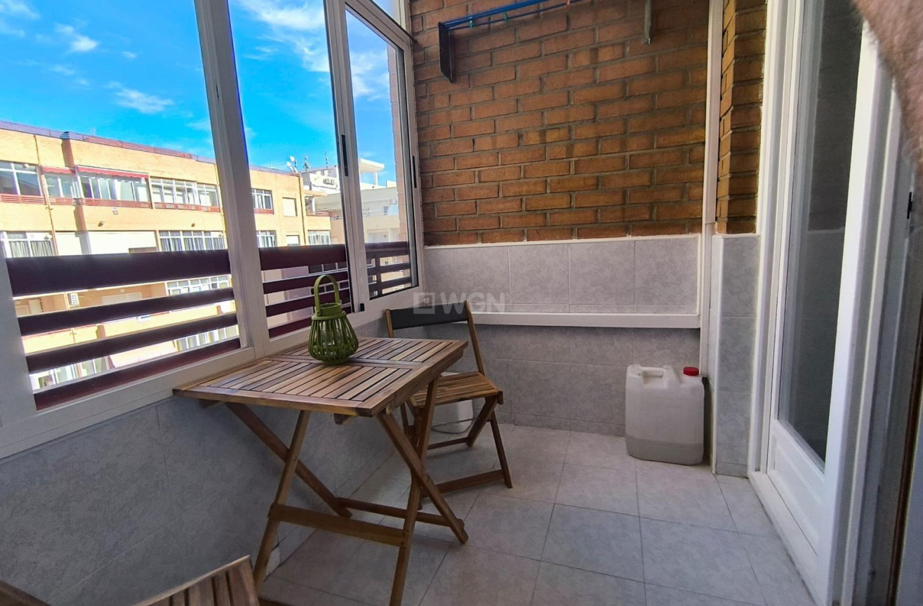 Odsprzedaż - Mieszkanie w bloku - Torrevieja - El Molino